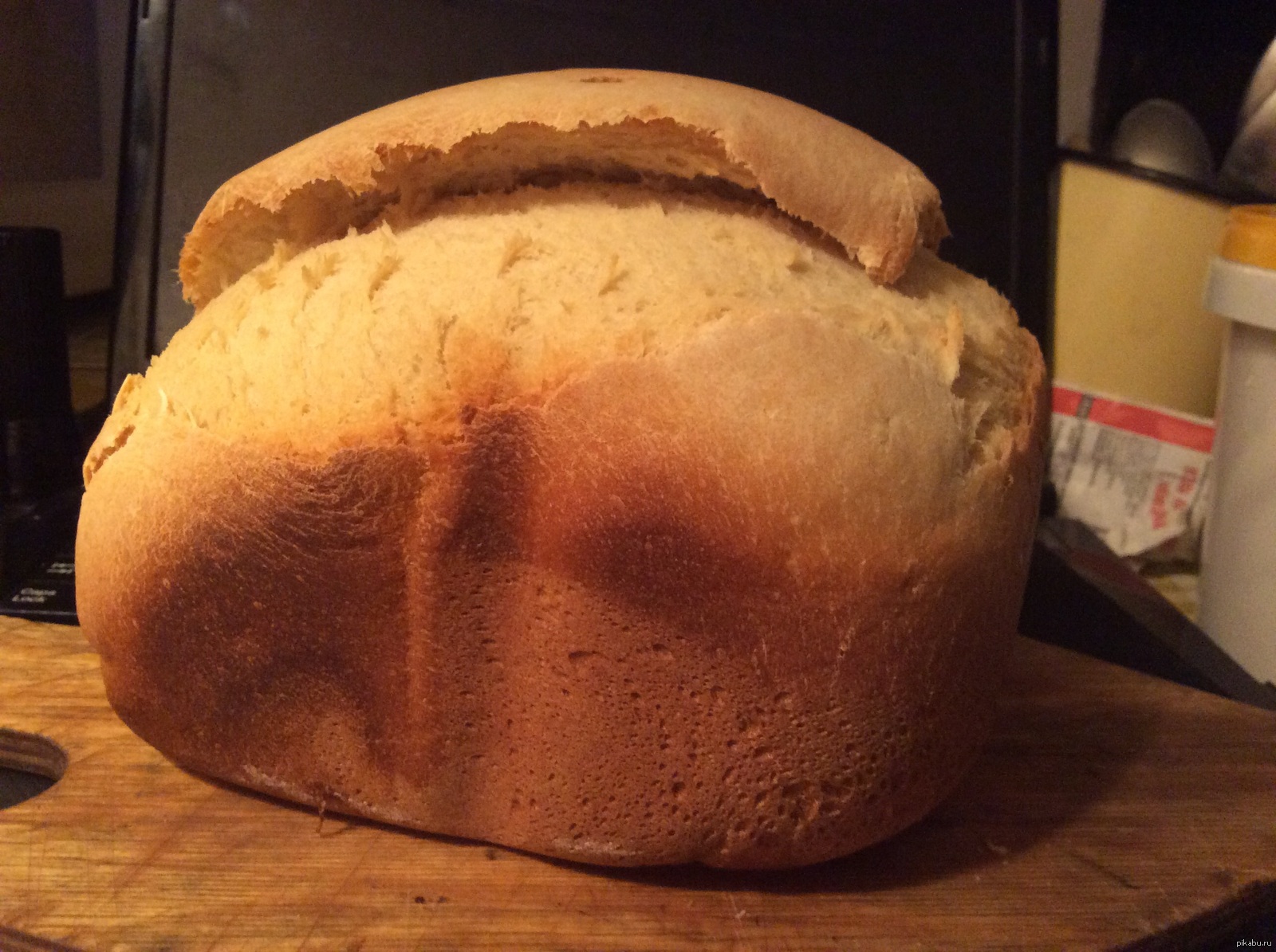 Почему опадает верхушка хлеба. Рваный хлеб. Хлеб весенний. Корочка хлеба.