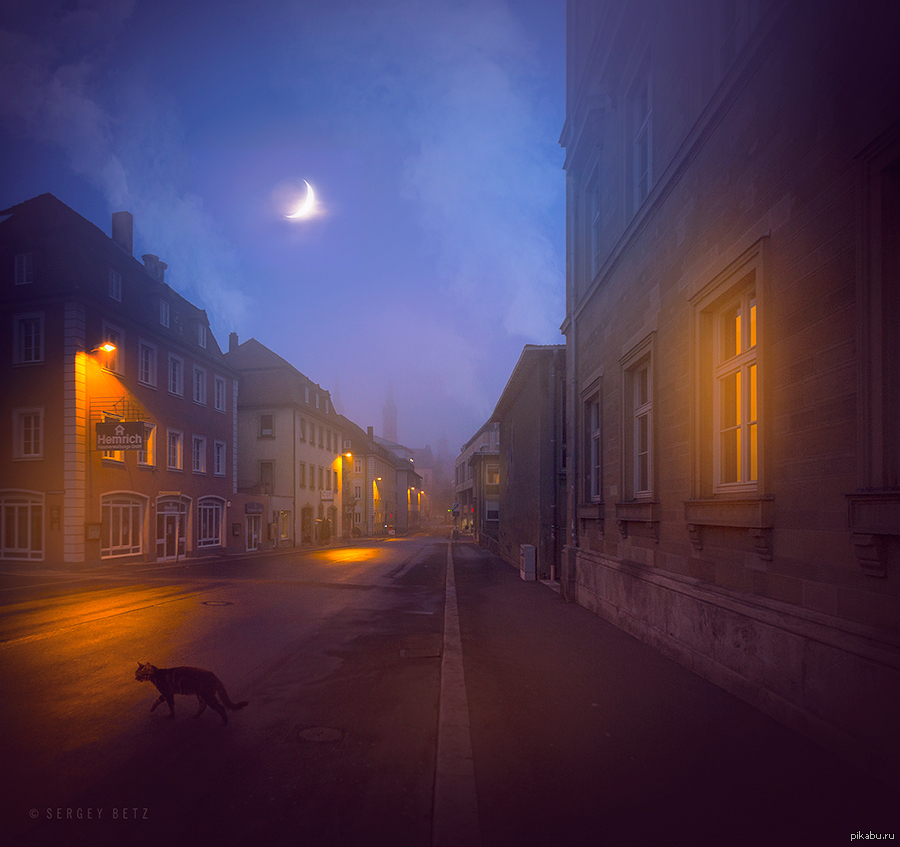 Город туман вечер. Ночная улица. Улица в тумане. Темная улица с фонарями. Ночь улица туман.