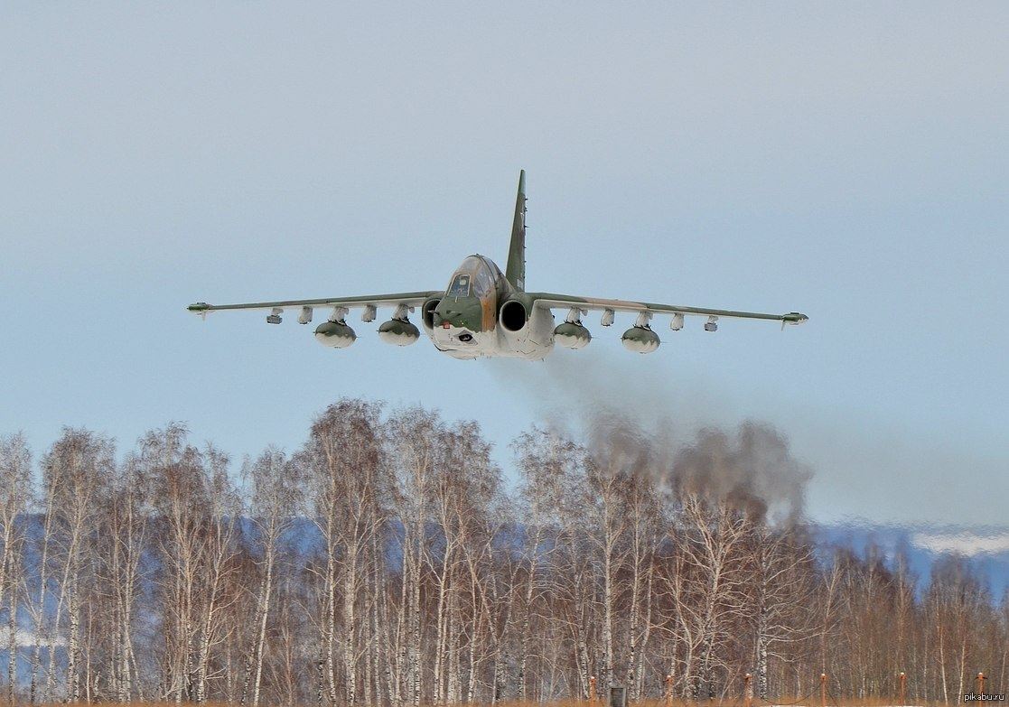 Самолеты в кирове прилетают. Су-25 Грач. Самолет Су-25. Истребитель Су 25. Су 24 Грач.