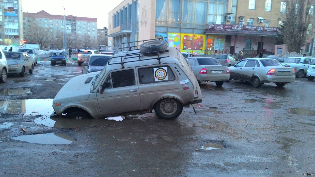 Типичная парковка в Саратове | Пикабу