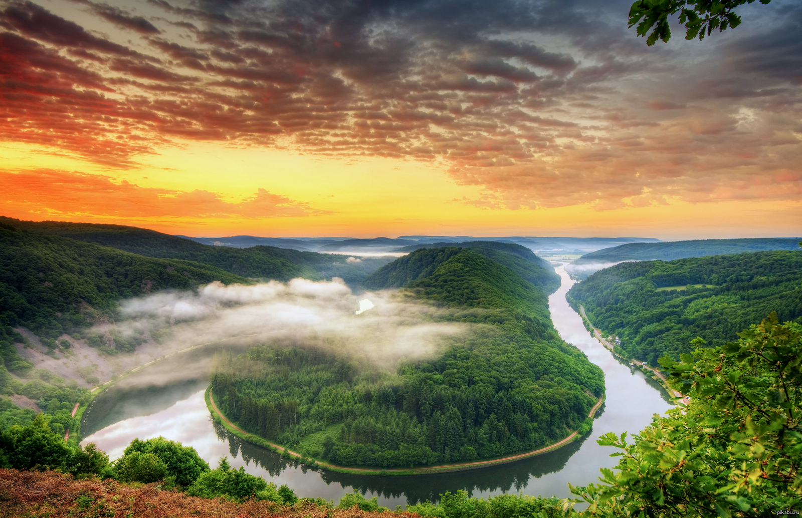 Natural. Река Саар Германия. Сааршляйфе петля Саара. Саар Германия Излучина. Германия Сааршляйфе.