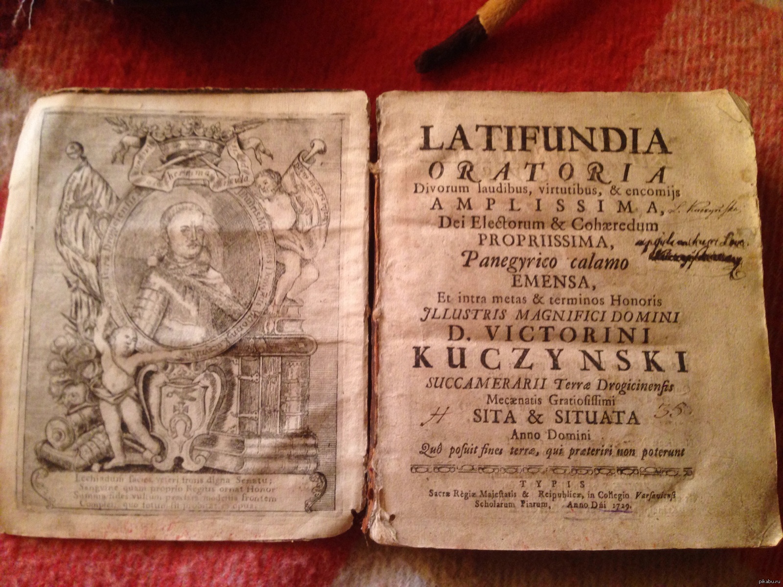 Поднимающая латынь. Латинские книги. Старинные книги на латыни. Старинная латинская книга. Латинский язык книга.