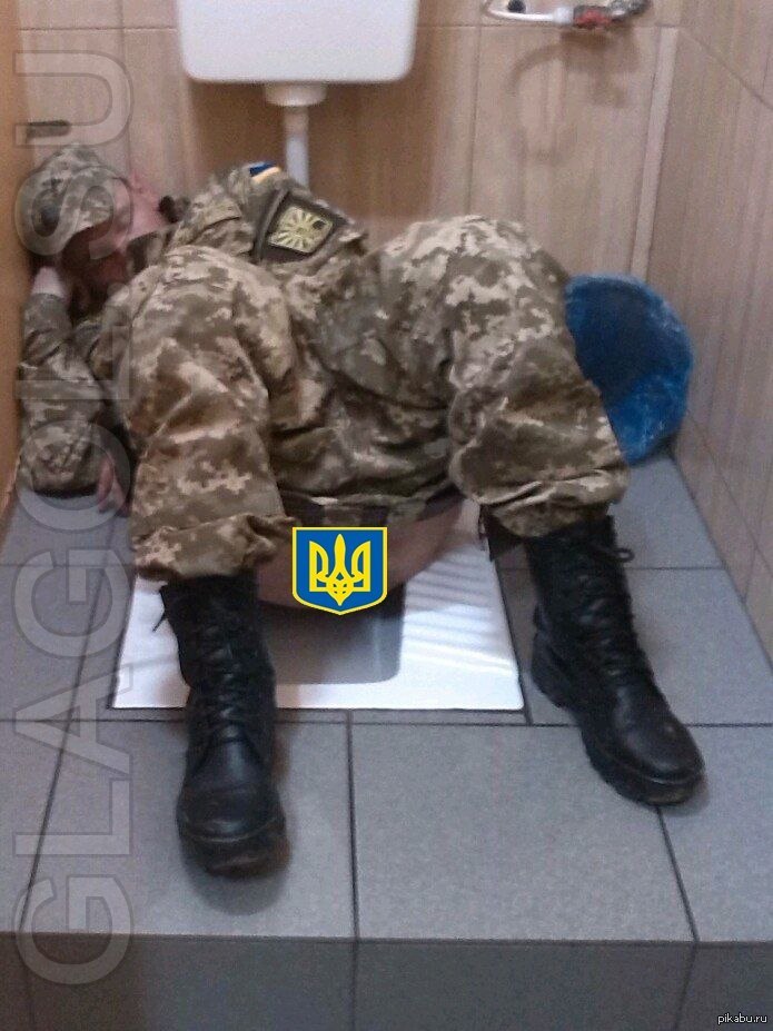 Жалко солдат. Пьяные украинские солдаты.