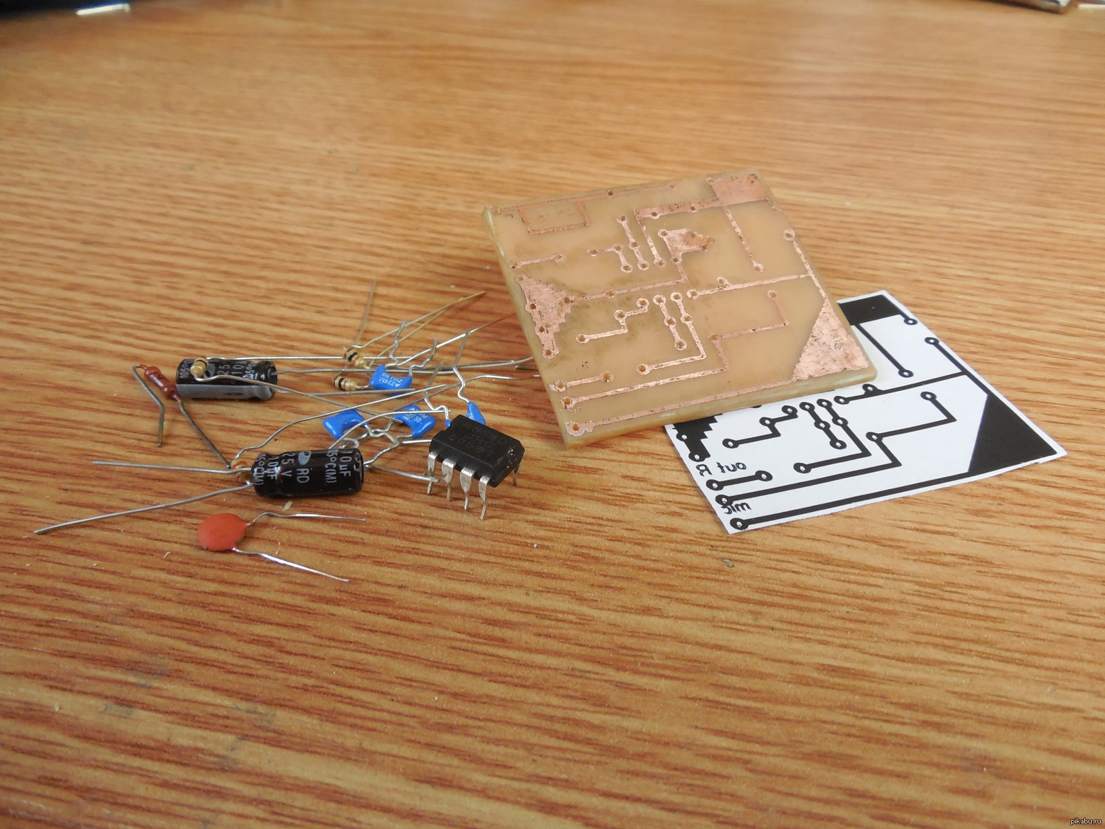 Made a printed circuit board for a stereo microphone amplifier on a 4558 chip, the most affordable method. - My, Video, Soldering iron, Printed circuit board, Chip, Microphone, cat