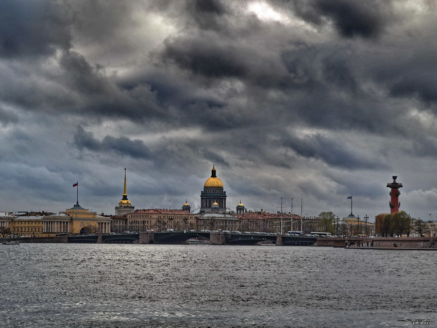 Обычная погода в питере. Серый Питер СПБ Петербург. Хмурое небо Питера. Пасмурное небо в Питере.
