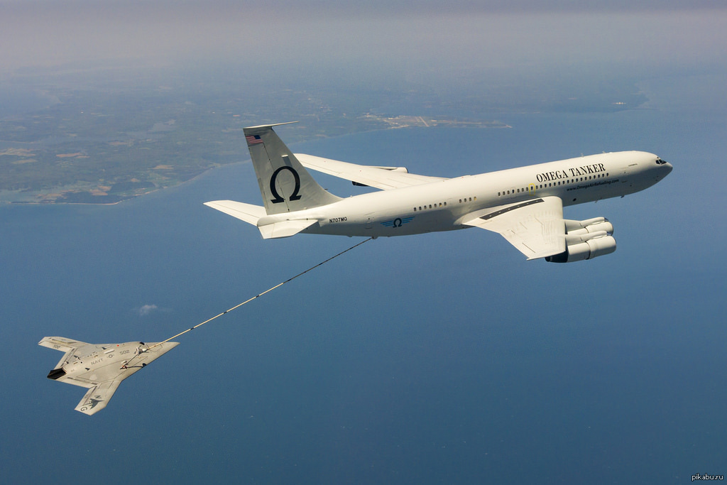 Самолет cs2. X 47 Boeing. БПЛА X-47b. Boeing Kc-135 Stratotanker. Боинг 707 заправщик.
