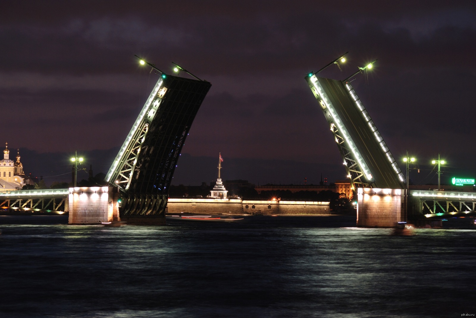 Санкт петербург съездить летом. Санкт-Петербург. Мосты Санкт-Петербурга. Мадрид разводной мост. Ночной Санкт-Петербург.
