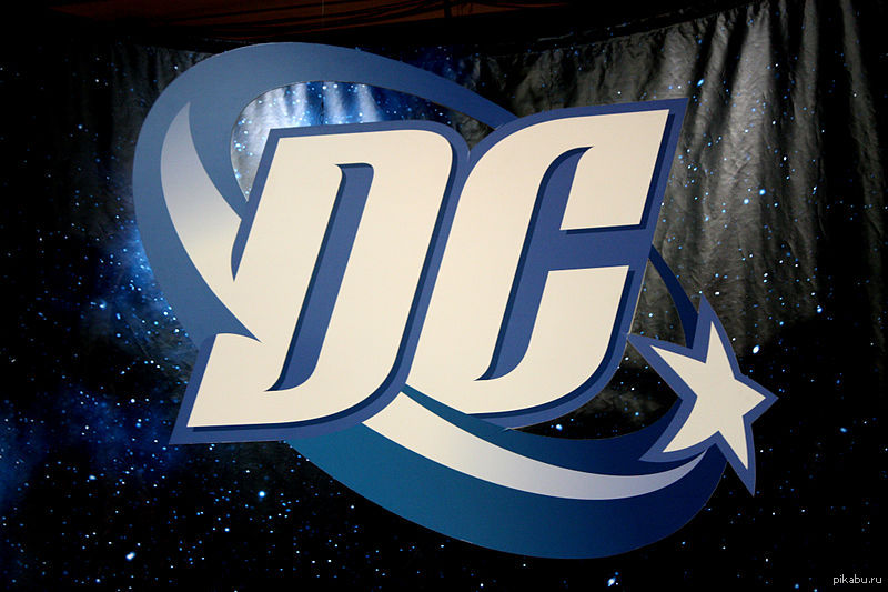 Дс это. Картинки DC. Логотип ДС. DC Comics логотипы персонажей. Вселенная DC логотип.