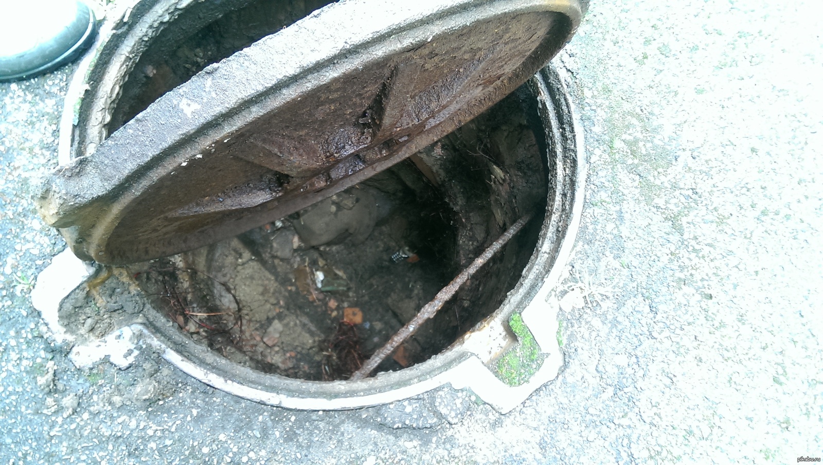 Открываем люк, а тааам Нокия 3310 завалялась. | Пикабу