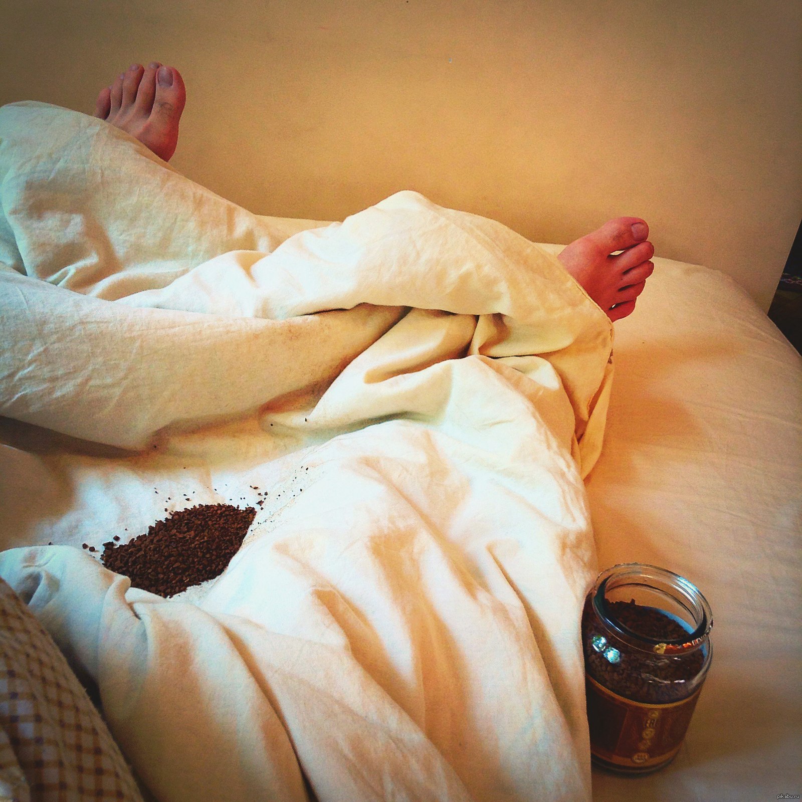 Просто лежу дома. Валяться в кровати. Утренняя фотосессия в постели. Кофе в постель. Селфи в кровати.