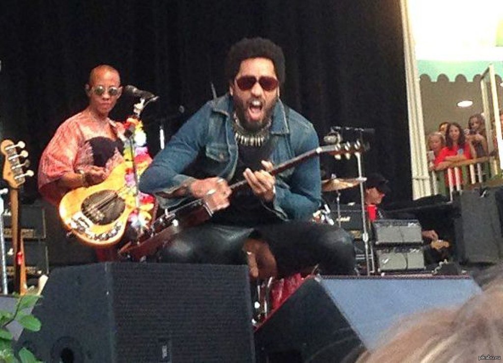 Lenny Kravitz Dick Falls Out