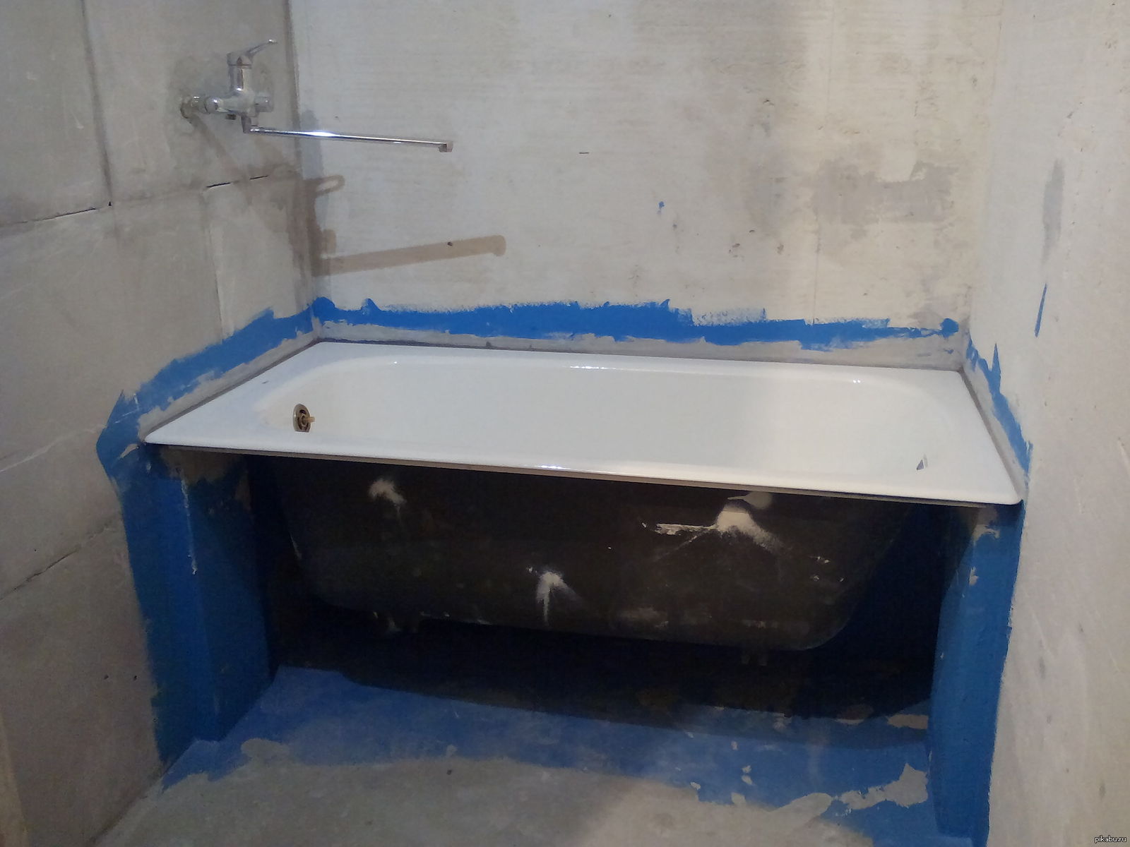Установка ванны в ванной под плиткой. Каркас для стальной ванной. Каркас под ванную из металла. Каркас для стальной ванны. Монтаж металлической ванны.