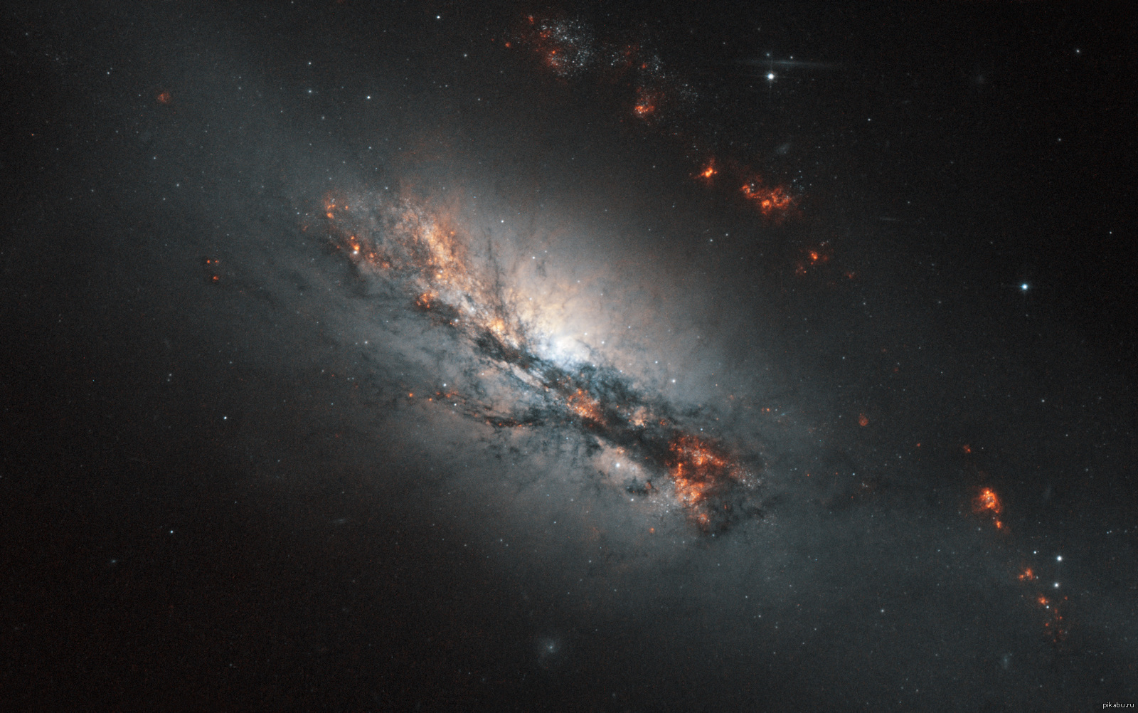 Космос Галактика NGC 2146