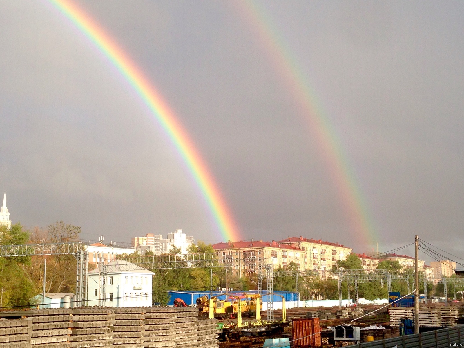 Фото радуги в городе