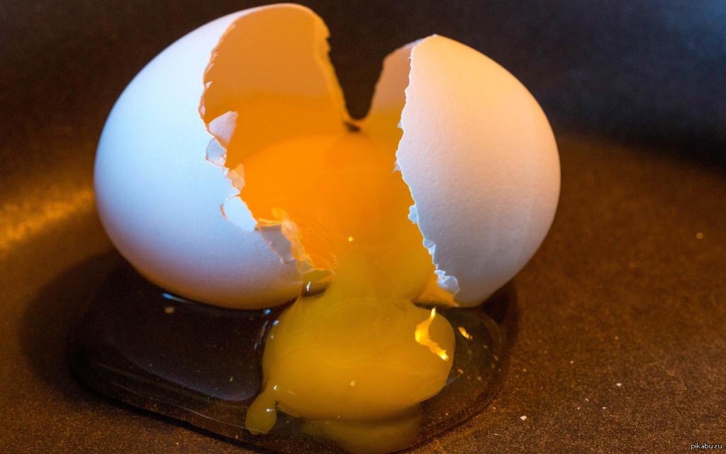 К чему снятся яйца куриные сырые разбитые. Разбитое яйцо. Скорлупа яиц. Расколотое яйцо. Треснутое яйцо.