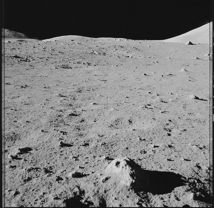 Стоя на поверхности луны. Аполлон 17 на Луне. As17-137-209. Аполлон 14 снимки с поверхности Луны. Скелет на Луне.