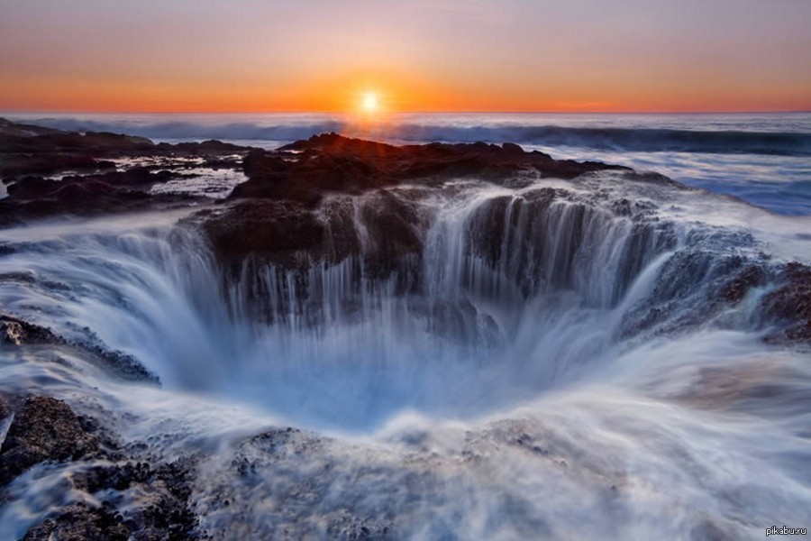 Chudesa. Водопады Север, Орегон, США. Природный фонтан в штате Орегон. Север штат Орегон водопады. Красивые места Северной Америки.