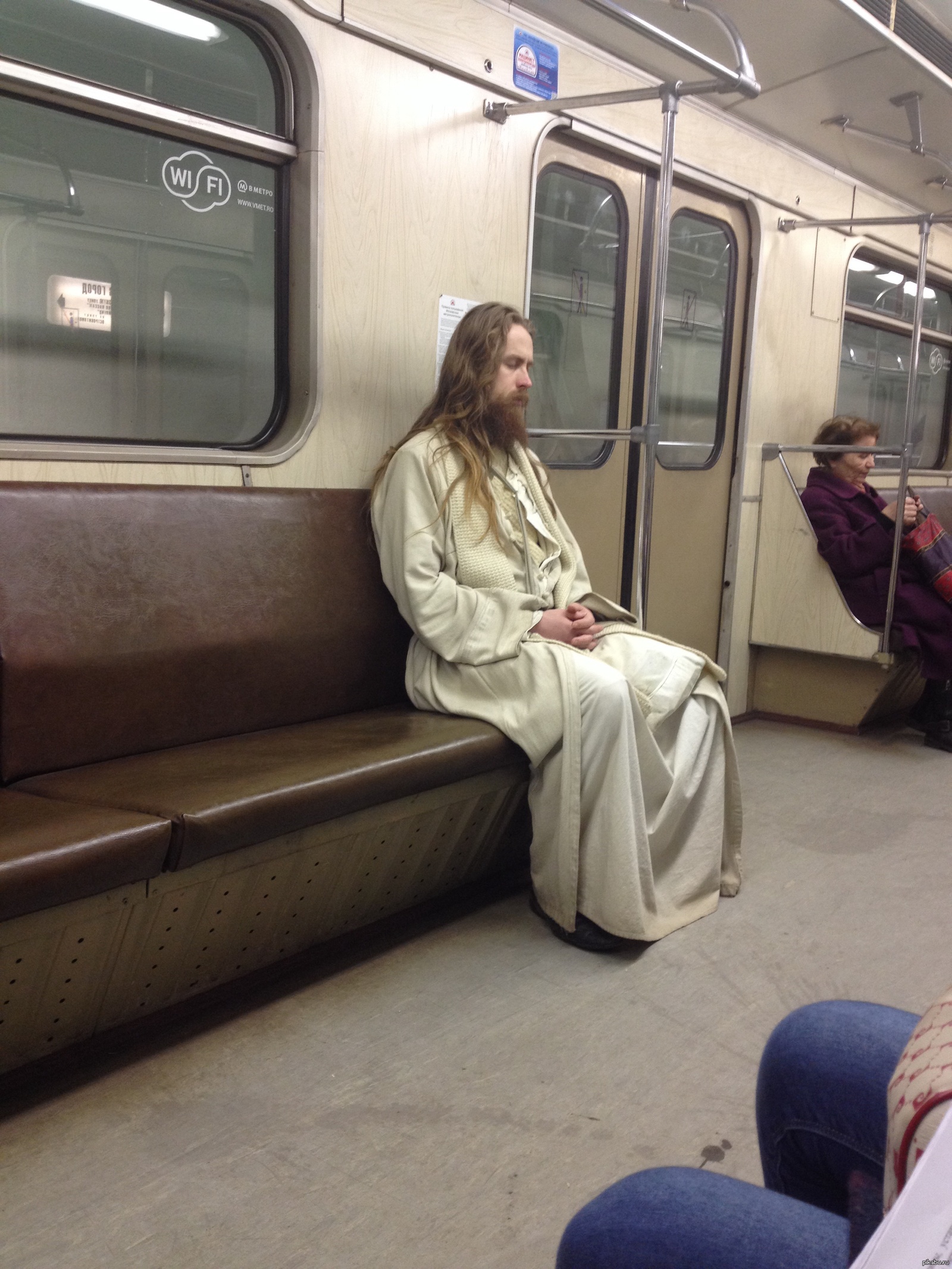 Иисус Христос в метро