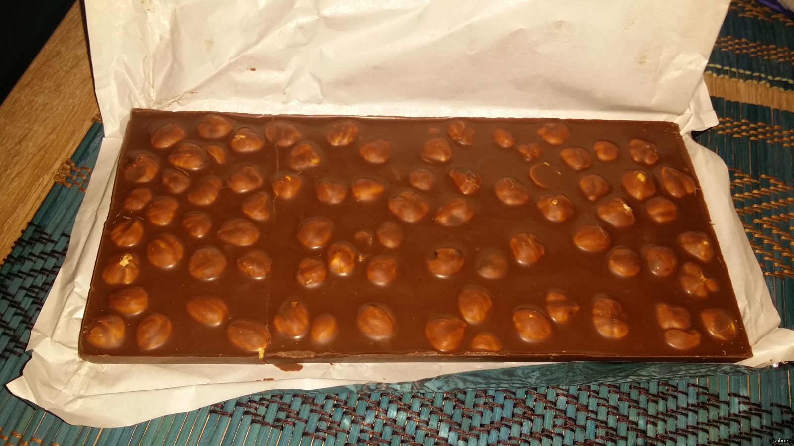 Вкусный шоколад купить. Большая плитка шоколада. Огромная плитка шоколада. Большие шоколадки. Шоколадные плиты большие.