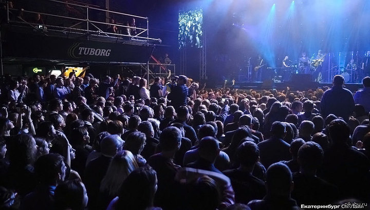 At Shevchuk's concert, to the song in memory of the victims of A321, the audience knelt down. - Airbus 321, DDT, Yekaterinburg, Vesti ru, Airbus A321