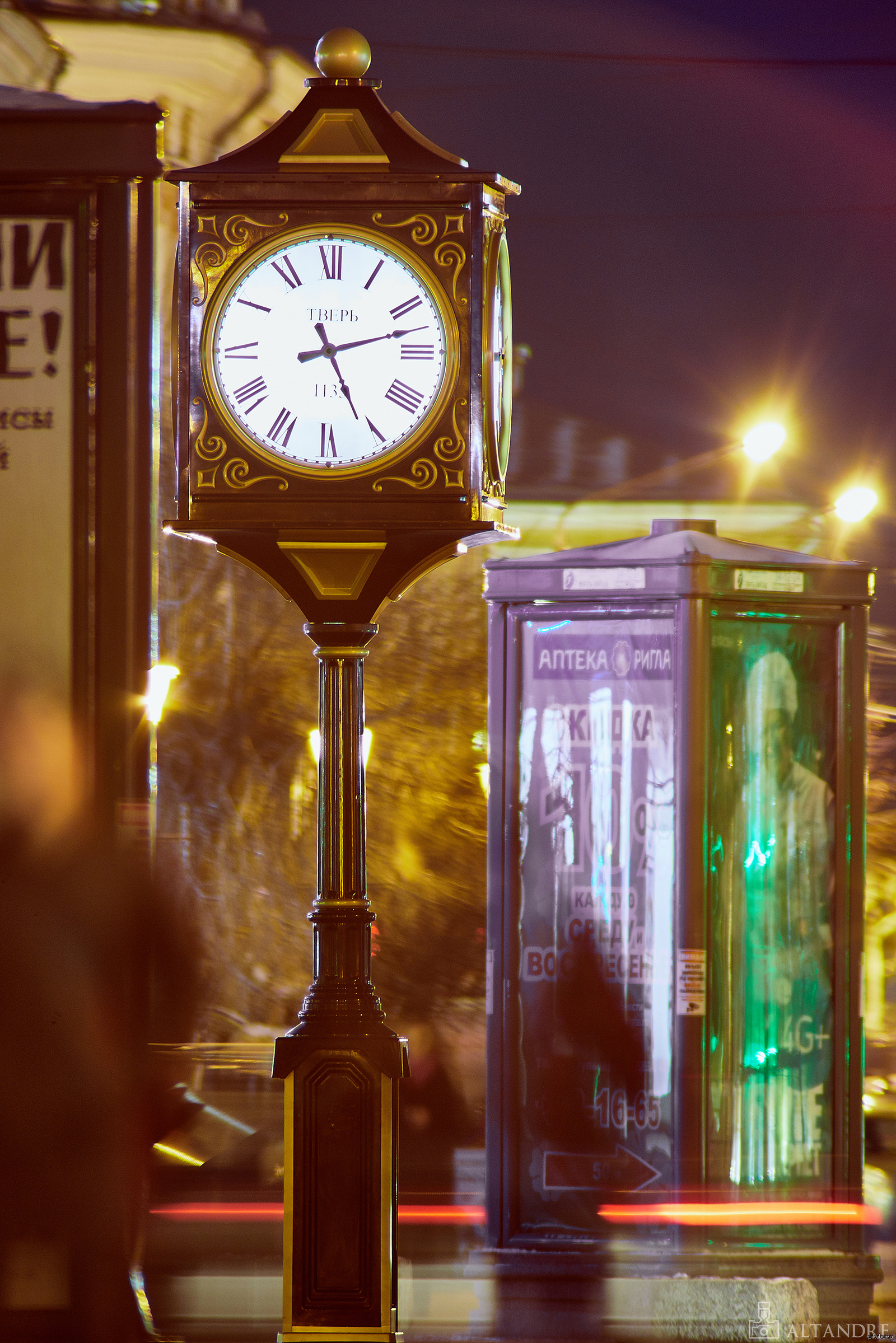 Часы тверь цена. Уличные часы. Уличные часы с подсветкой. Часы на улице. Часы уличные для дачи.