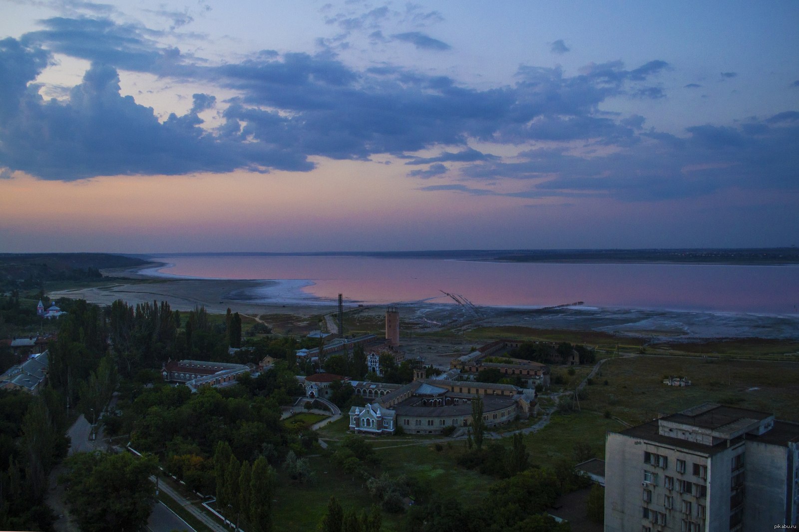 Вид с крыши на море