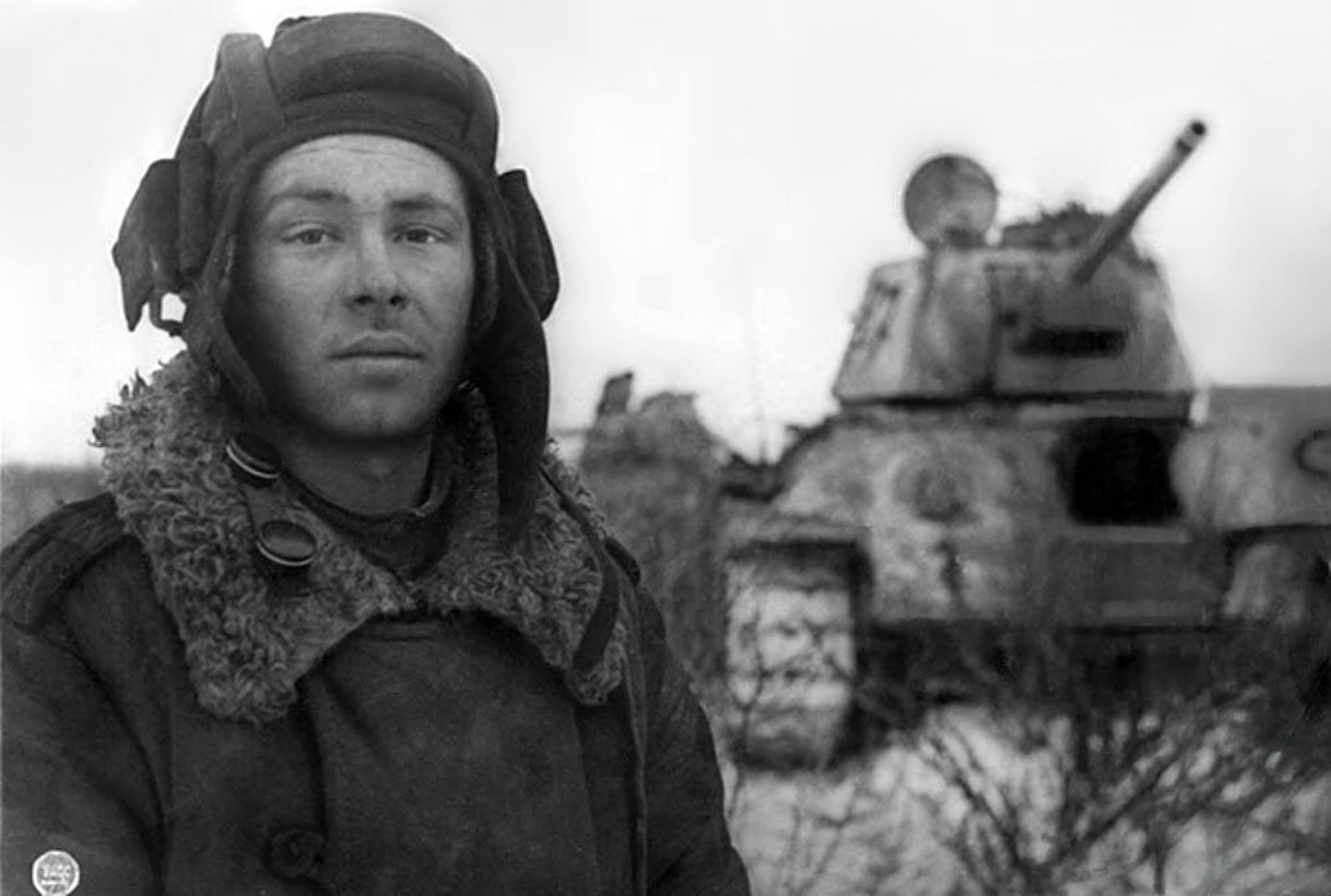 The driver of the T-34 tank foreman Mikhail Smirnov after the end of the battle - Leningrad, 1944, Longpost