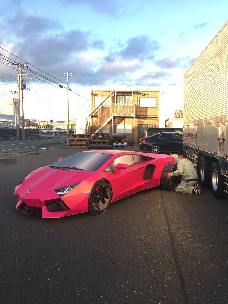 Японцы склеили из картона розовый Lamborghini Aventador | Пикабу