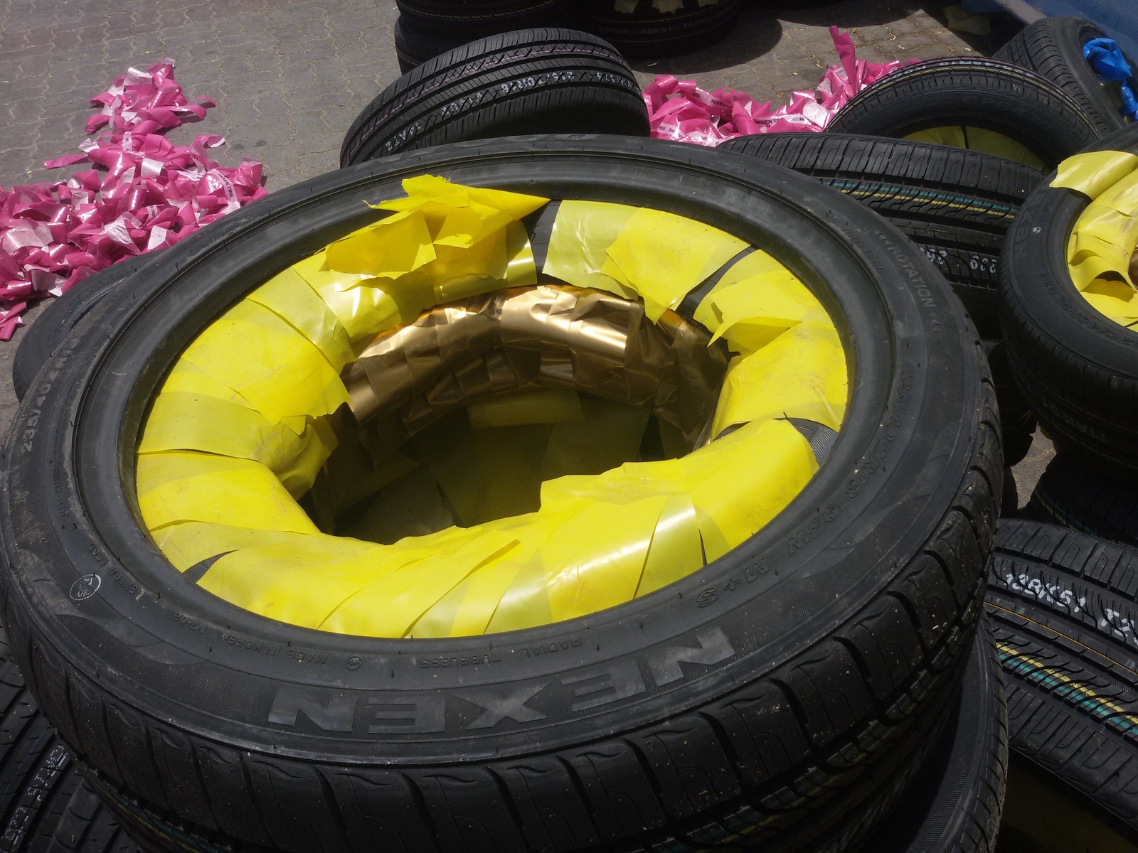 Как африканцы перевозят покрышки. | Пикабу