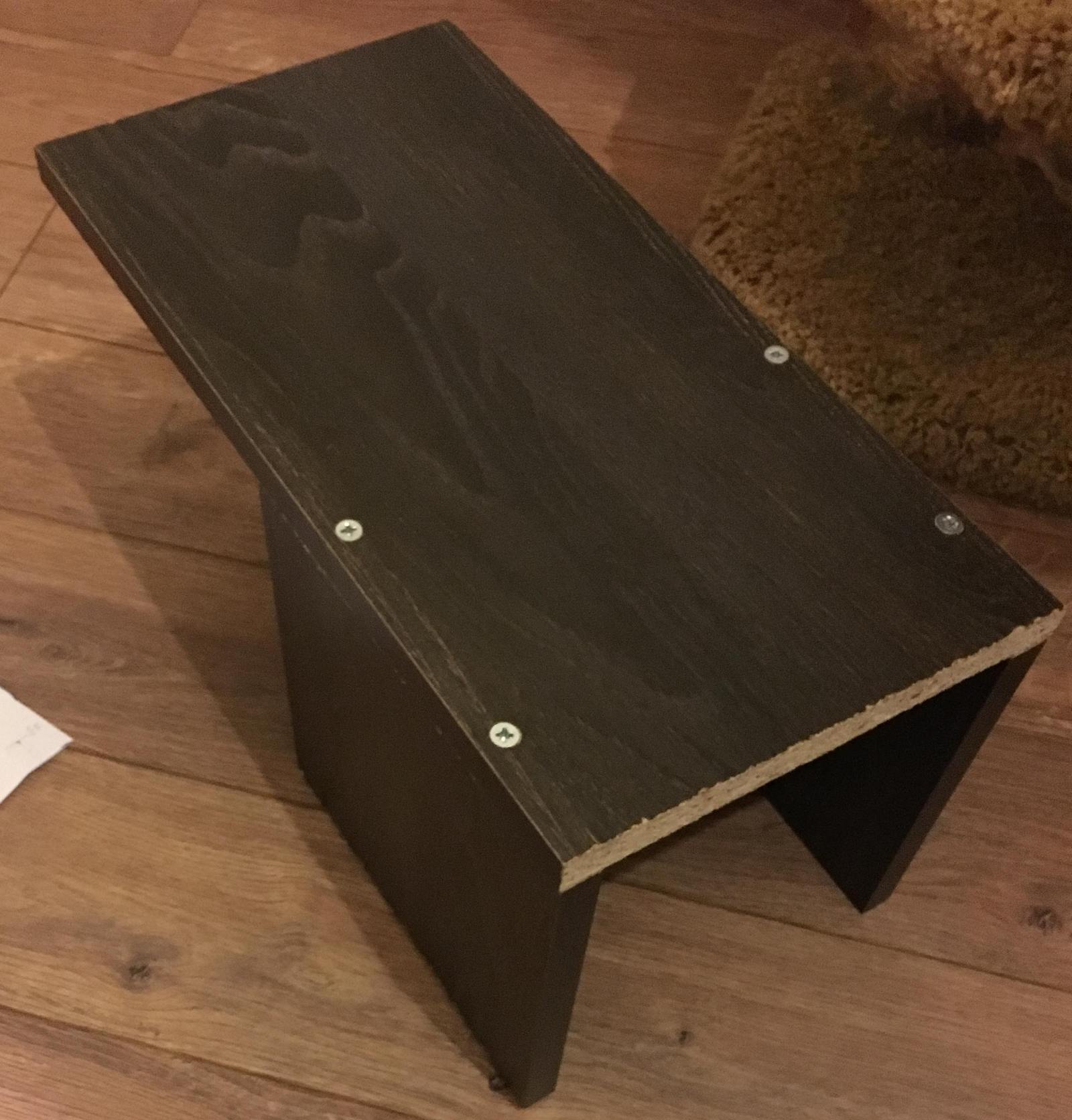 DIY: Удобная кожаная подставка на подлокотник дивана своими руками