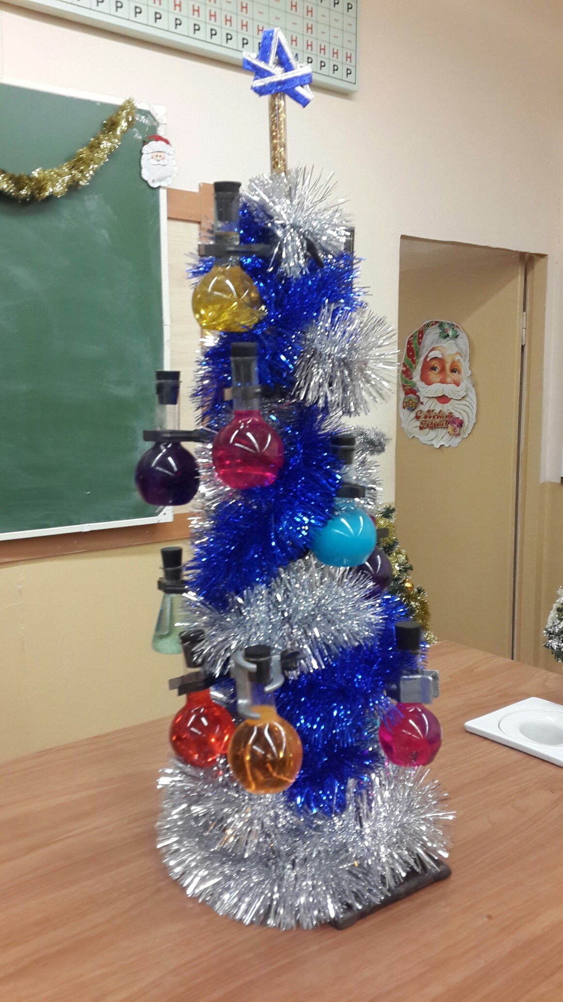 Новогодняя ёлка химиков | Пикабу