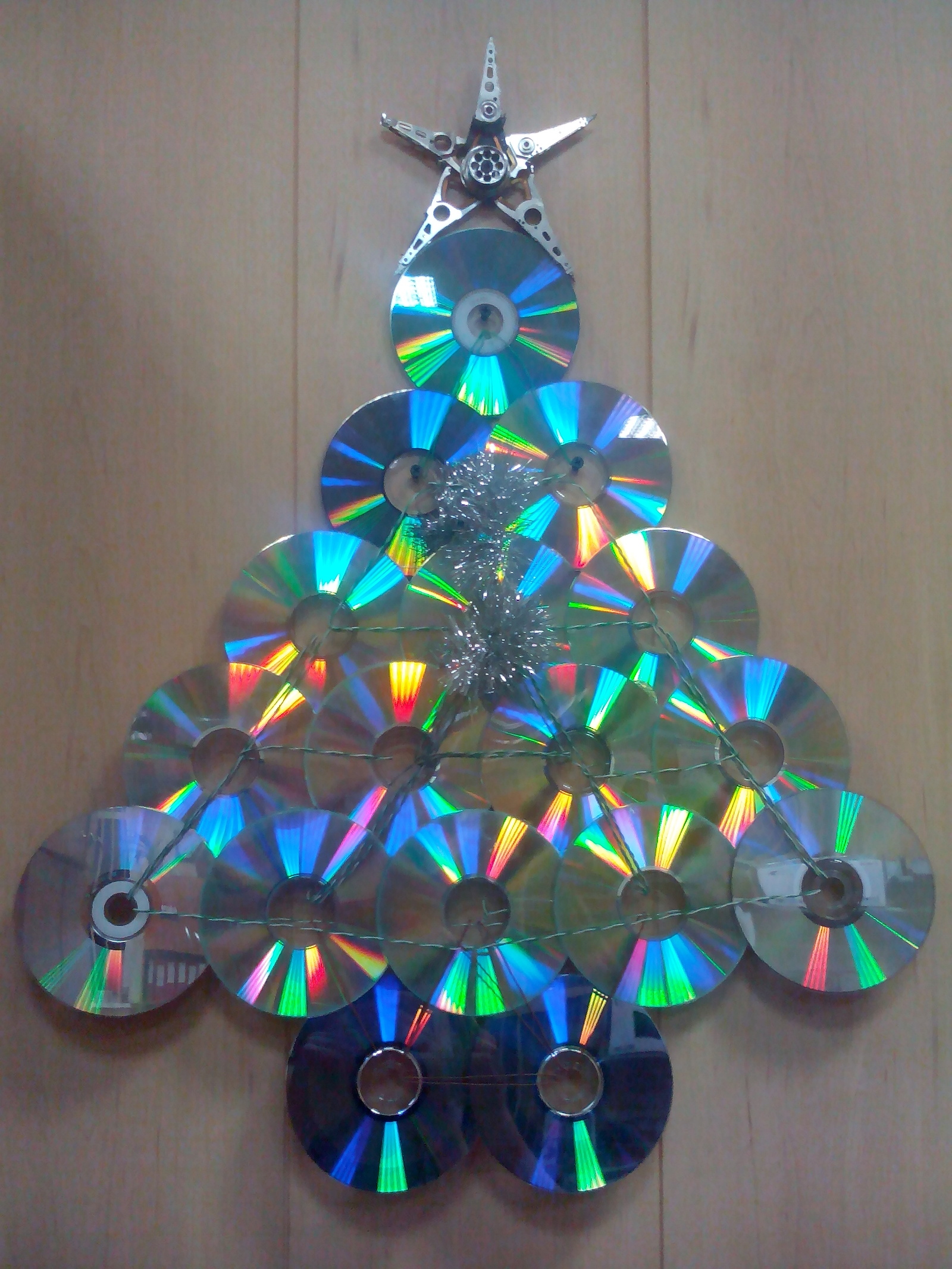 Новогодняя елка из дисков