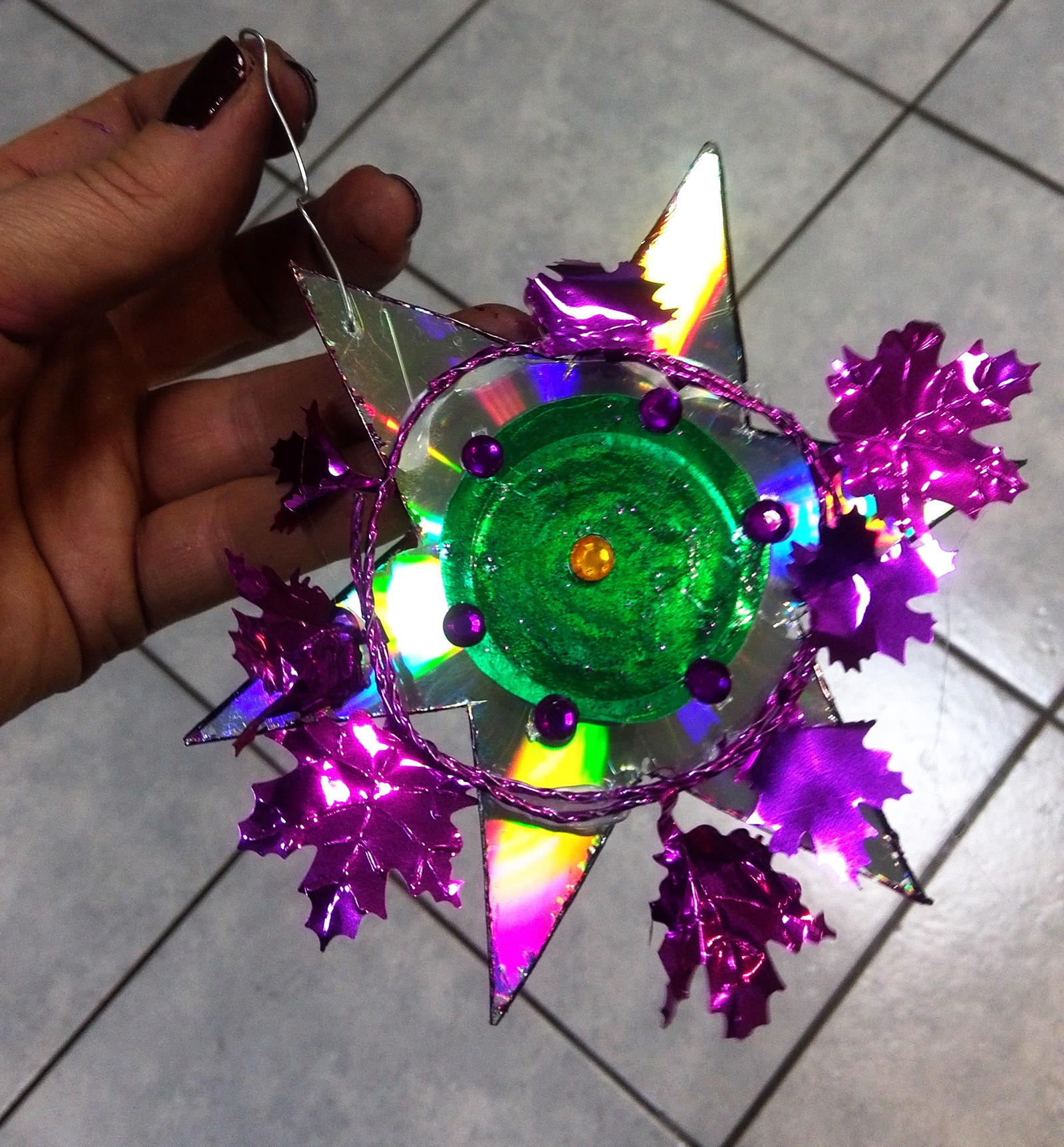 Как я из дисков снежинки-звёздочки делала. | Пикабу