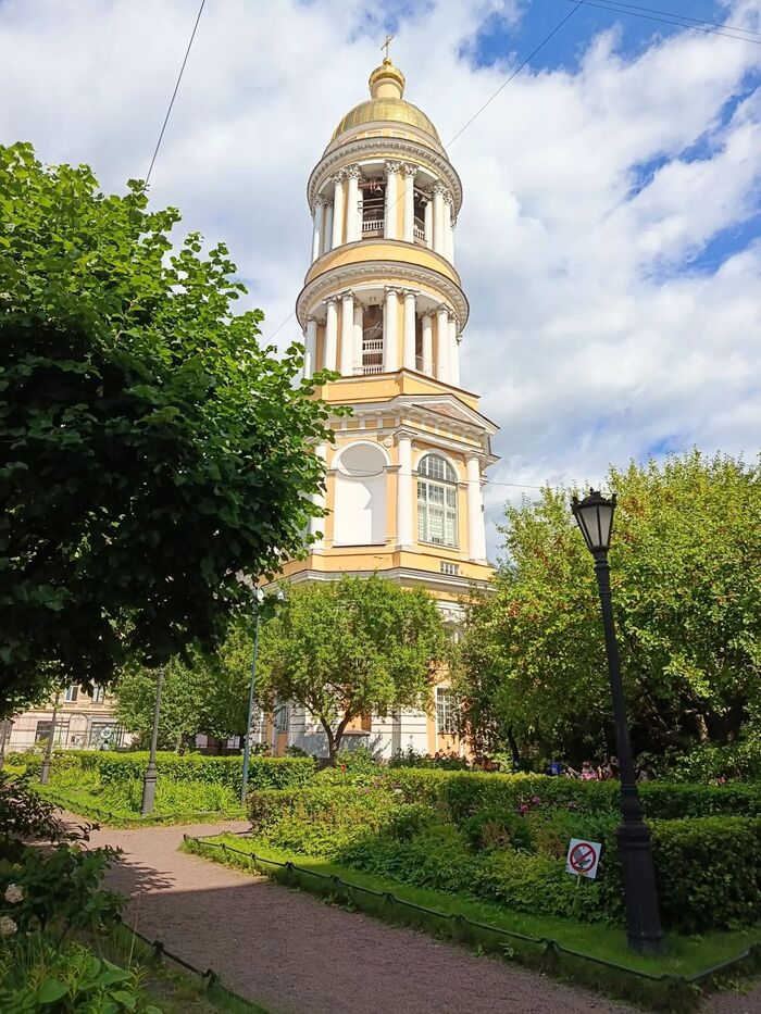 Колокольня, на верхнем ярусе находится смотровая площадка.