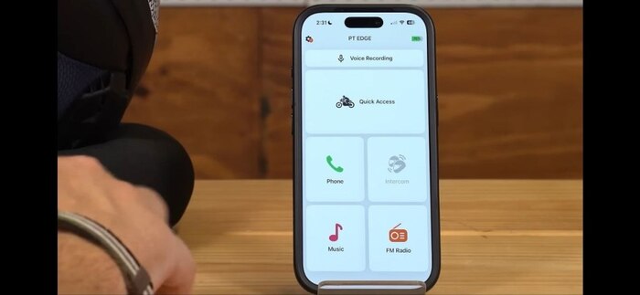 Приложение обновлено, а устройство ещё нет? Раздел «интерком» будет серым.