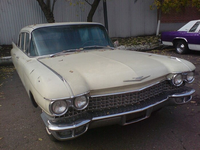 Cadillac Eldorado Brougham 1959 года: кузов Pinin Farina и заметно более спокойные плавники. Фото: Barbariandeagle / Wikimedia Commons — CC0 1.0.