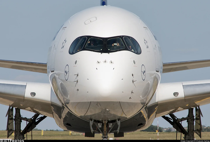 Источник <!--noindex--><a href="https://pikabu.ru/story/kak_otlichit_boeing_ot_airbus_za_paru_sekund_i_krasivo_pontanutsya_pered_druzyami_14277665?u=https%3A%2F%2Fcdn.jetphotos.com%2Ffull%2F6%2F98467_1540584852.jpg&t=https%3A%2F%2Fcdn.jetphotos.com%2Ffull%2F6%2F98467_1540584852.jpg&h=9002a95173d18676e0701f8320d5088928416392" title="https://cdn.jetphotos.com/full/6/98467_1540584852.jpg" target="_blank" rel="nofollow noopener">https://cdn.jetphotos.com/full/6/98467_1540584852.jpg</a><!--/noindex-->