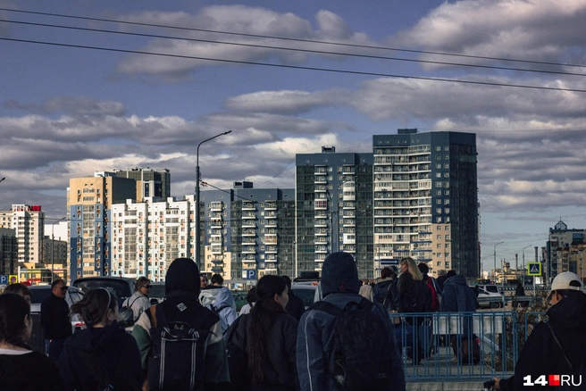 ��������: ������ ������� / <!--noindex--><a href="https://pikabu.ru/story/neobyazatelnyie_poezda_izmatyivayushchie_chayki_i_lena_reportazh_s_paromnoy_perepravyi_v_yakutske_14335105?u=http%3A%2F%2F14.RU&t=14.RU&h=81a77b2ef08a2c923f7f3c89f8ce847800675b3e" title="http://14.RU" target="_blank" rel="nofollow noopener">14.RU</a><!--/noindex-->