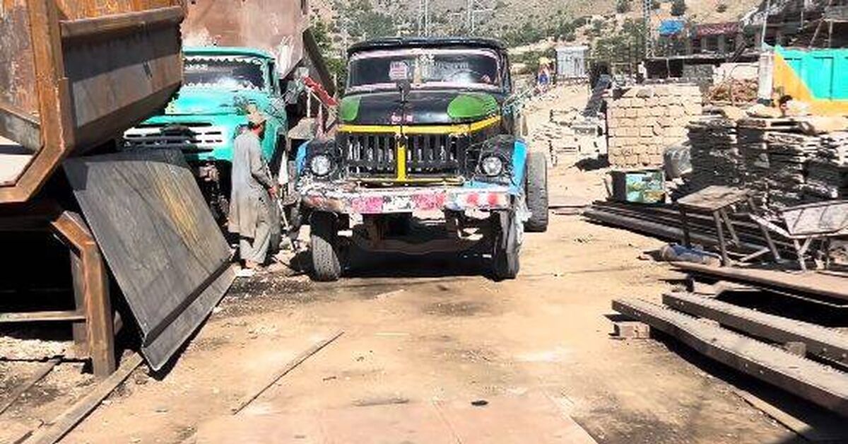 Mad Max's ZIL 130. Pakistani wastelands. - Pakistan, Auto repair, Repair of equipment, Car service, Rukozhop, Breaking, Spare parts, ZIL-130, Technics, Pakistanis, Technologies, Auto, Pakistani Technology, Truck, Video, Rutube
