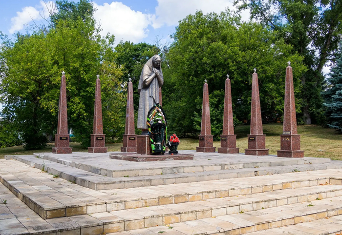 Ответ на пост «Просто памятник, не знаменитый, не раскрученный»