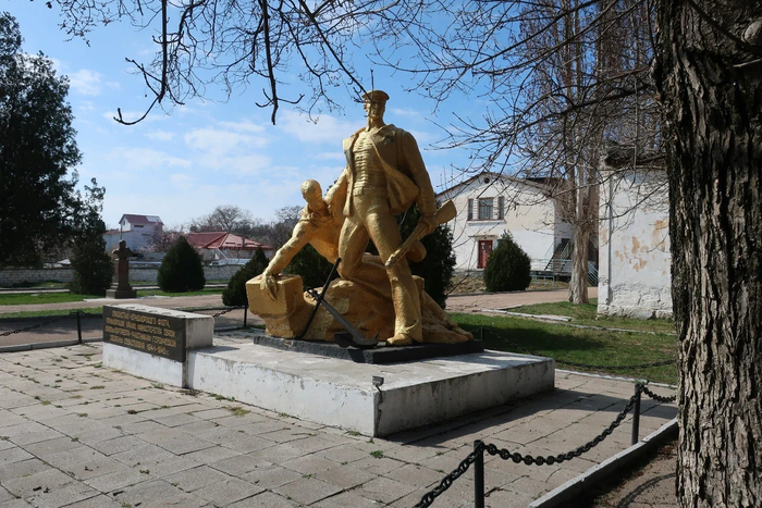 Просто памятник, не знаменитый, не раскрученный