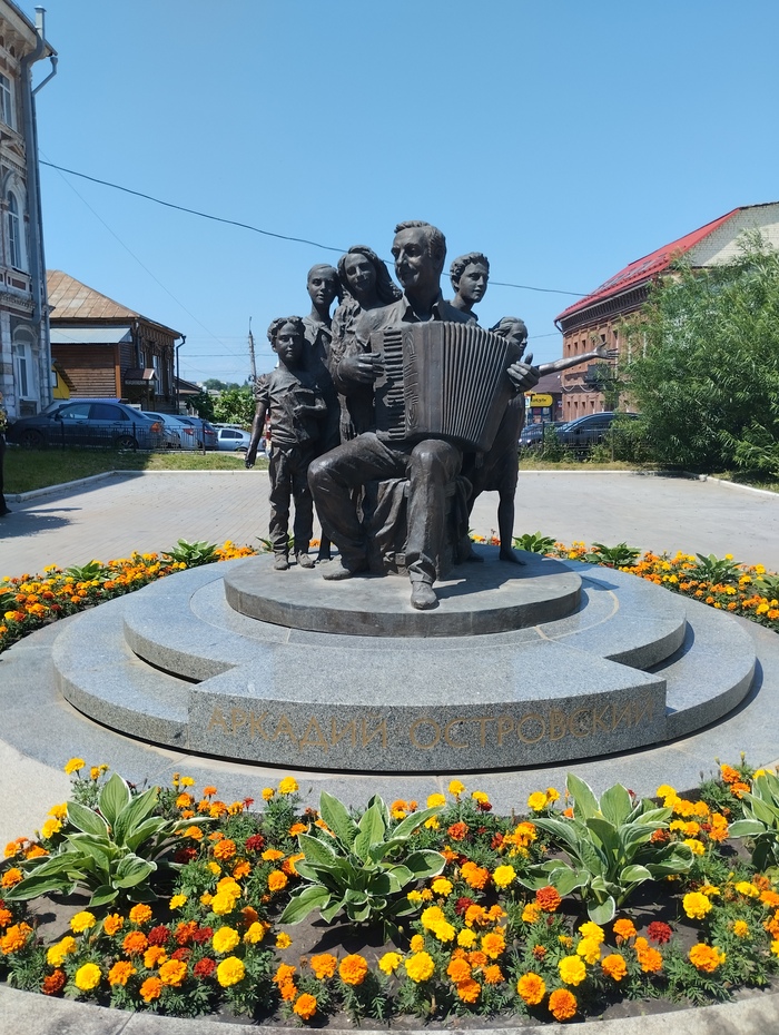 Просто памятник. На волне постов