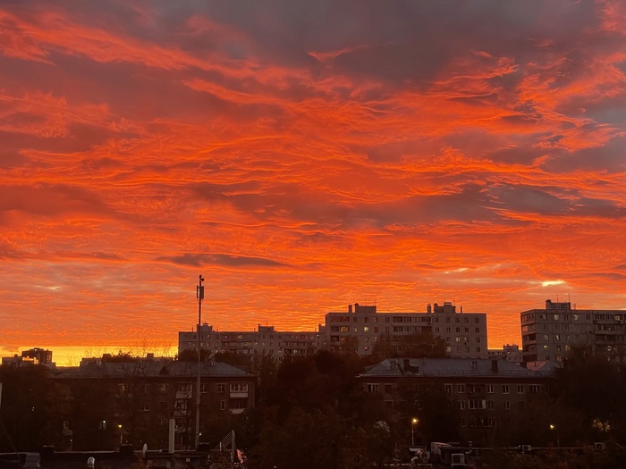 Закат в районе Южное Тушино 02.10.2026
