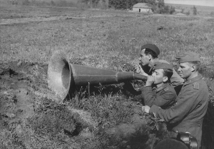 Пленные немецкие военнослужащие, призывающие своих земляков сдаваться