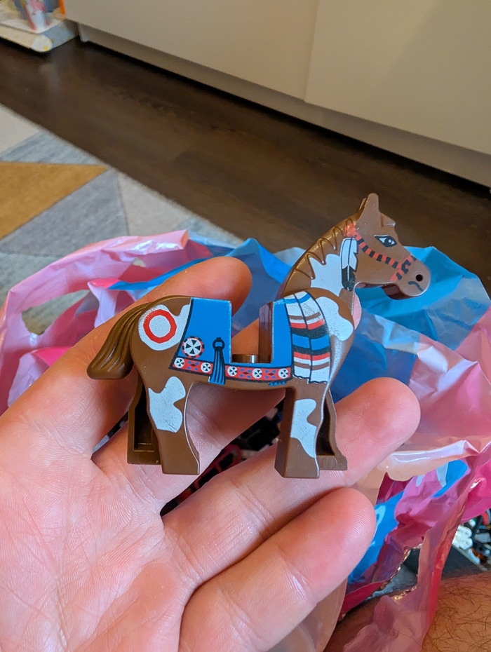 официальное название: Horse with Blue Blanket, Right Side Red Circle Pattern). От 800₽