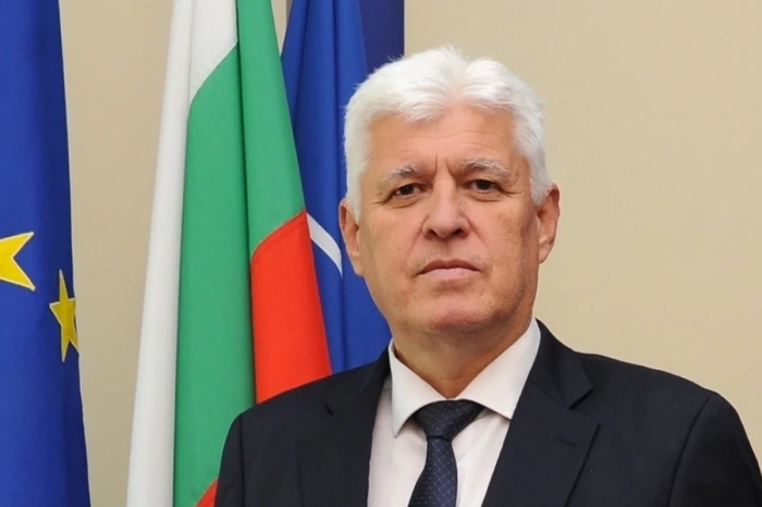 Министр обороны Болгарии Димитар Стоянов заявил, что страна проведёт расследование, но в Софии уже не сомневаются, что это были целенаправленные атаки, а не случайный сбой в системе управления. <!--noindex--><a href="https://pikabu.ru/story/ne_poverili_zelenskomu_v_sofii_rassleduyut_prichastnost_kieva_k_teraktu_14401254?u=http%3A%2F%2Fru.wikipedia.org&t=ru.wikipedia.org&h=23ad5ff23c02f9593bfe16b158d358d8b2bd4d34" title="http://ru.wikipedia.org" target="_blank" rel="nofollow noopener">ru.wikipedia.org</a><!--/noindex-->