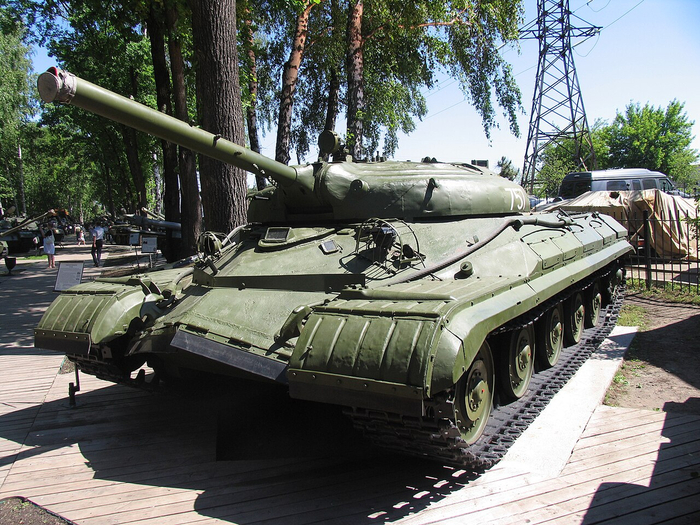 Объект 757 со 125-мм орудием в Музее техники Вадима Задорожного. Источник фото: By Mike1979 Russia - Own work, CC BY-SA 3.0, <!--noindex--><a href="https://pikabu.ru/story/gosti_iz_budushchego_pyat_interesnyikh_proektov_sovetskikh_raketnyikh_tankov_voploshchennyikh_v_metalle_14419080?u=https%3A%2F%2Fcommons.wikimedia.org%2Fw%2Findex.php%3Fcurid%3D15432762&t=https%3A%2F%2Fcommons.wikimedia.org%2Fw%2Findex.php%3Fcurid%3D15432762&h=295acfd358de6dd171b52a21b46ff617cef2b5b4" title="https://commons.wikimedia.org/w/index.php?curid=15432762" target="_blank" rel="nofollow noopener">https://commons.wikimedia.org/w/index.php?curid=15432762</a><!--/noindex-->