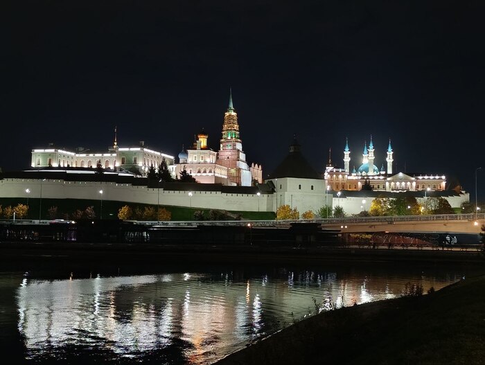 Казанский Кремль в вечерней подсветке. Фото автора (октябрь 2026)