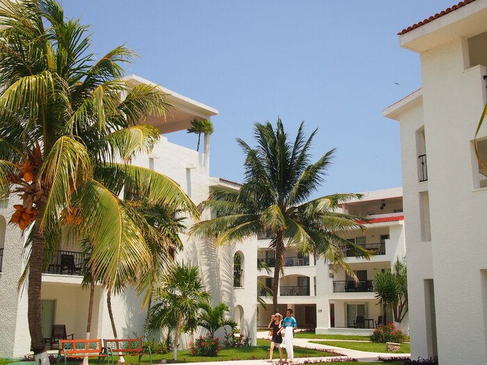 ���������� �� � ����� ����� 3*. ����� �������� � ���� ������ (Zona Hotelera) ����� �� ������, ������� �� ��������� ������������ ������ �������� � �� ����� �������. ��� ���� ��� ���� �� ��������� � ����� ������� ������� ������� ������.