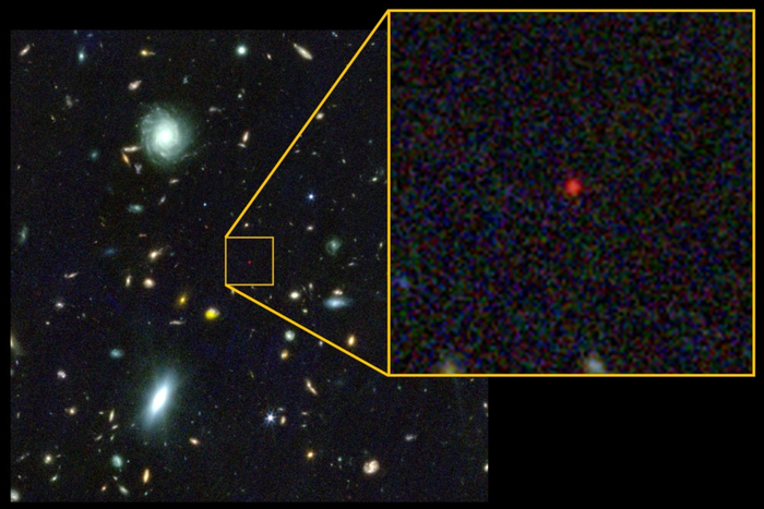 На этих изображениях, полученных телескопом «Джеймс Уэбб», звезда — чёрная дыра выглядит как маленькая красная точка. Фото: Massachusetts Institute of Technology